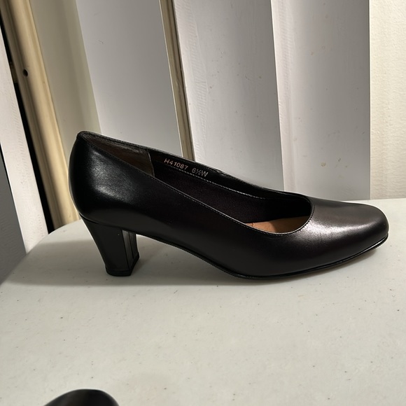 Ros Hommerson Classic Leather Pumps Heels Sz 6.5 Wide - Picture 8 of 9